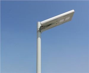 Lumină stradală solară